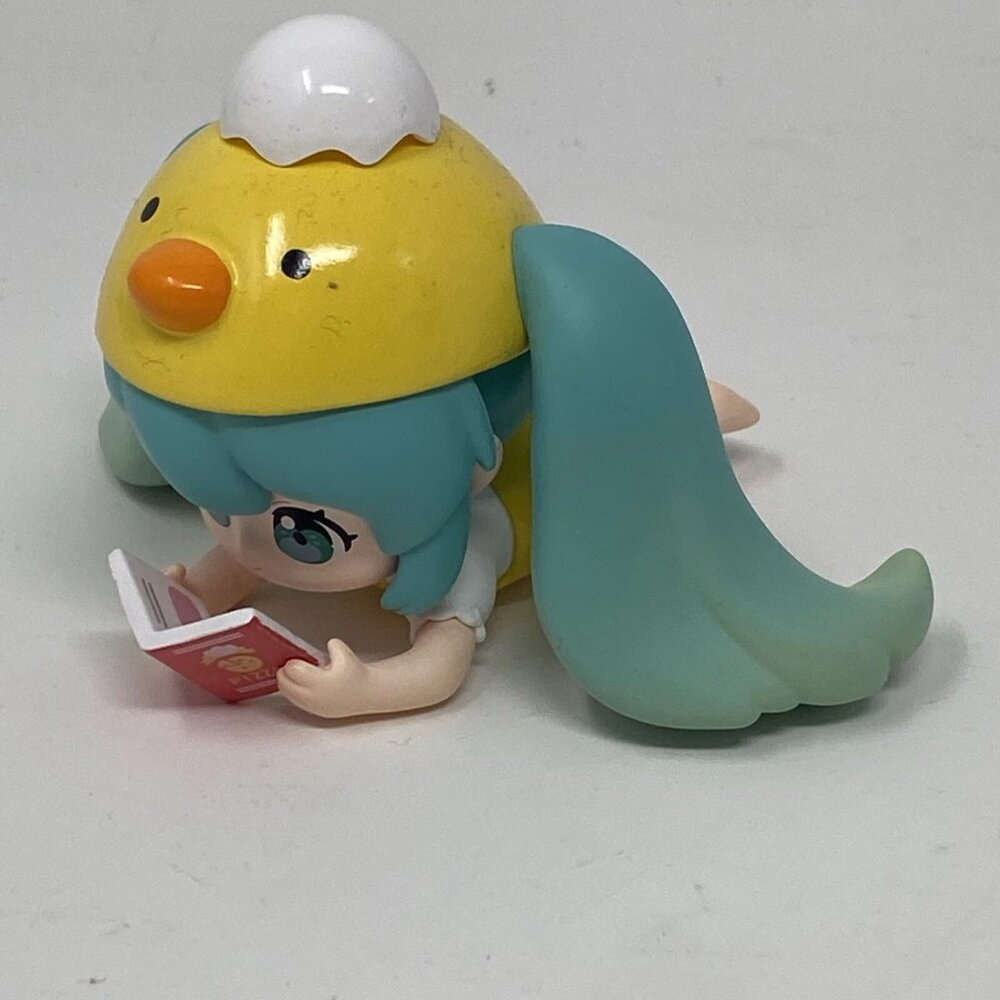 Hatsune Miku collectible figure statue Chicken Chick Hat Reading A Book - Picture 6 of 9